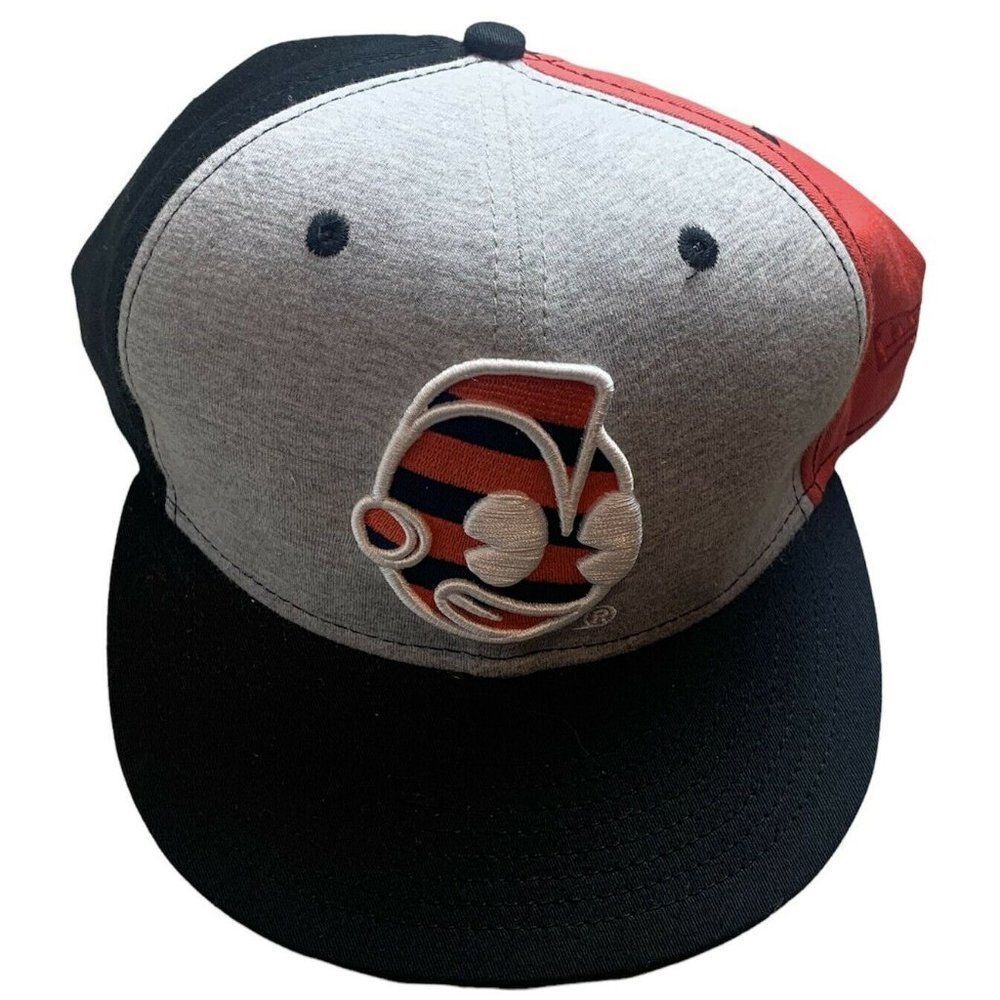 Kid Robot Head 7 3/8 New Era 59Fifty Fitted Hat Red Black Heather Gray Paneled